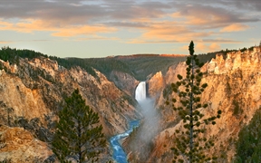 黄石下瀑布，黄石国家公园，怀俄明州，美国 