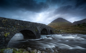 斯利加坎老桥，苏格兰斯凯岛 