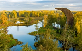 Kirkilai湖泊和瞭望塔，比尔扎伊地区公园，立陶宛 