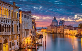 大运河与安康圣母大教堂，威尼斯，意大利 